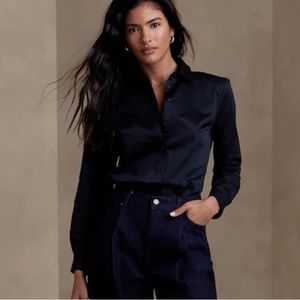 Brand New Banana Republic dark navy blue tailored button down shirt